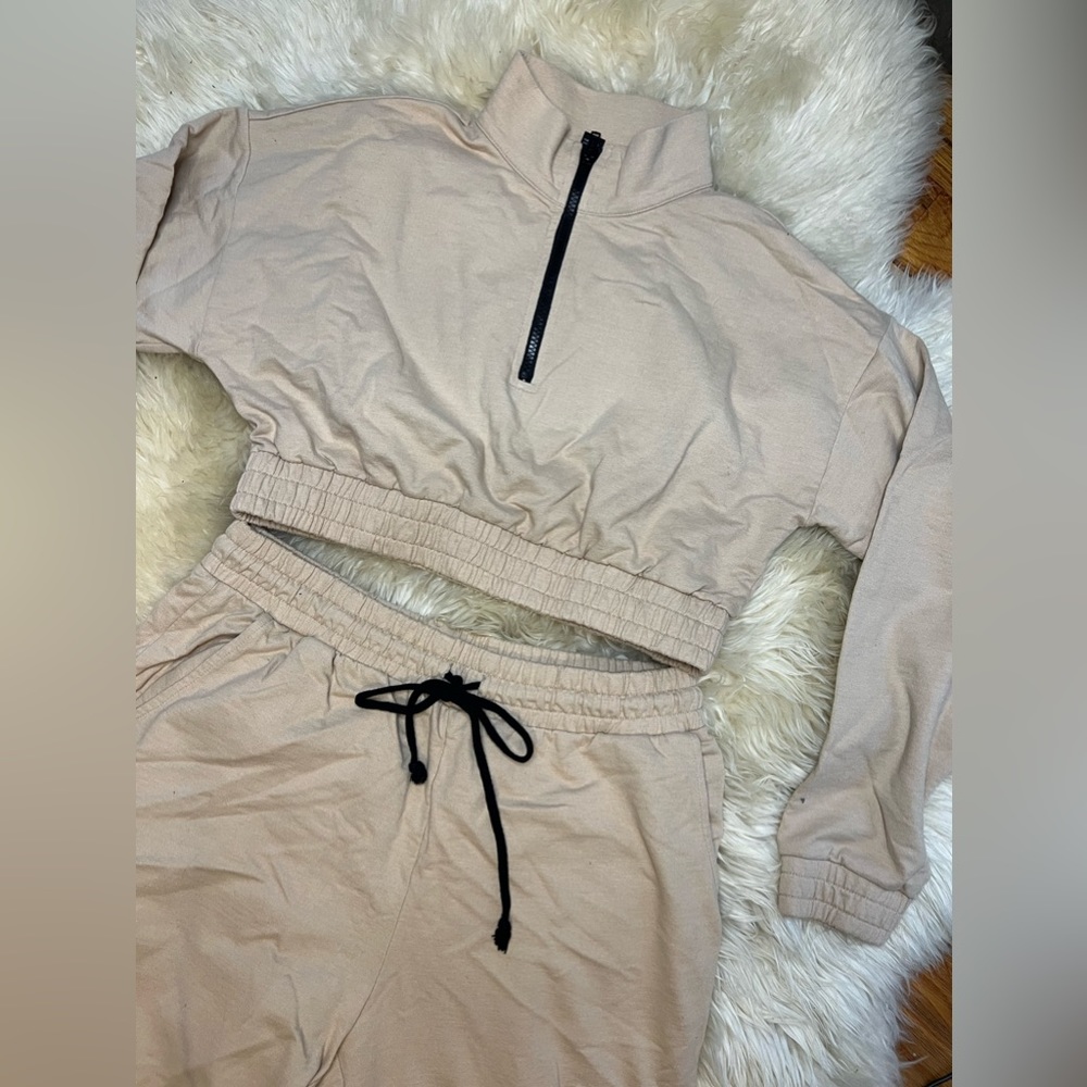 Forever 21 matching set sweat suit cargo pants and cropped zip up
